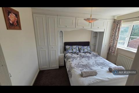 3 bedroom semi-detached house to rent, Dovecote Lane, Little Hulton, Manchester, M38