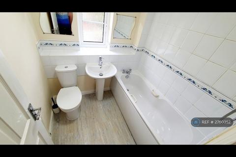 3 bedroom semi-detached house to rent, Dovecote Lane, Little Hulton, Manchester, M38