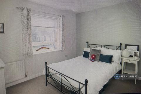2 bedroom flat to rent, West Pilton Way, Edinburgh, EH4