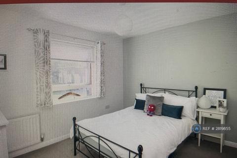 2 bedroom flat to rent, West Pilton Way, Edinburgh, EH4