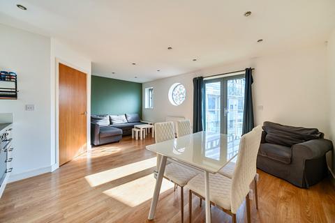 1 bedroom flat for sale, Challis House, St. James Grove, SW11