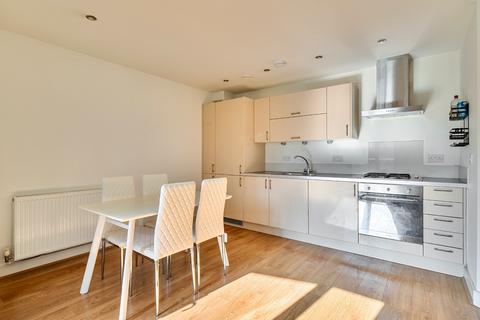 1 bedroom flat for sale, Challis House, St. James Grove, SW11