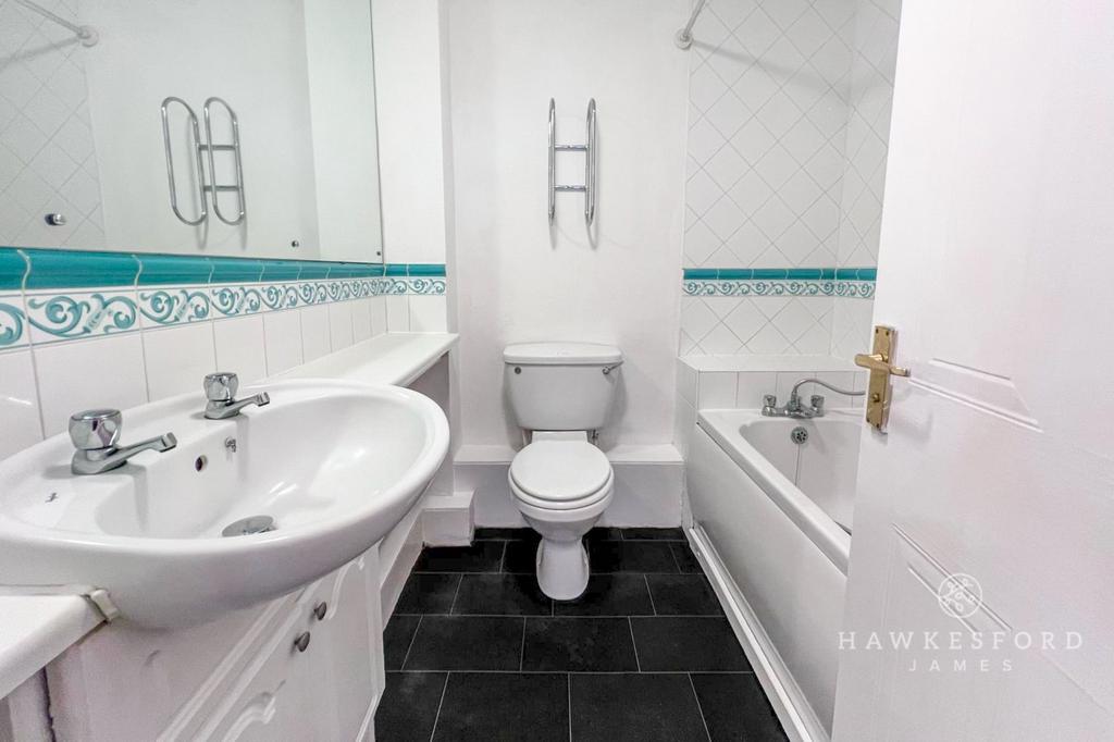 Wingate Court, Sittingbourne - Bathroom