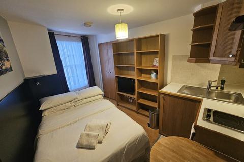 Studio to rent, Cartwright Gardens, Bloomsbury, WC1H