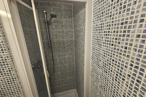 Studio to rent, Cartwright Gardens, Bloomsbury, WC1H