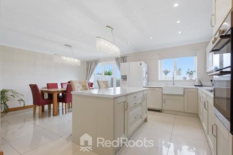 5 bedroom detached house for sale, Peters Close, Pontefract WF9