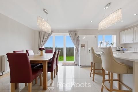 5 bedroom detached house for sale, Peters Close, Pontefract WF9