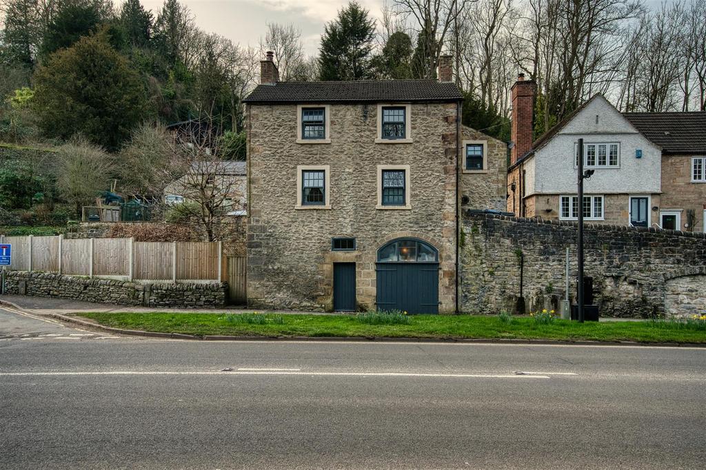 Front of the home, from opposite.jpg