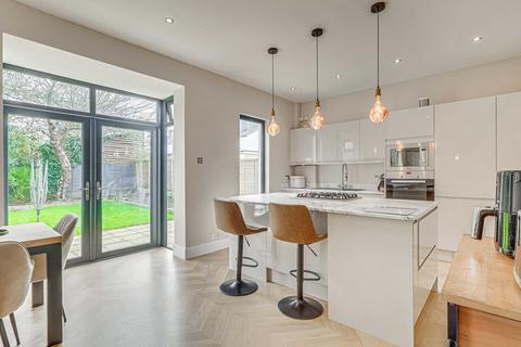 2 bedroom detached bungalow for sale, Nelson Road, Leigh-on-sea, SS9