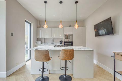 2 bedroom detached bungalow for sale, Nelson Road, Leigh-on-sea, SS9