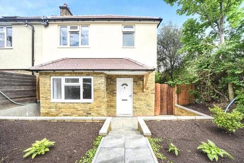 3 bedroom house to rent, Highcombe, Charlton, London, SE7