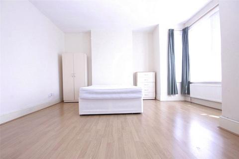 3 bedroom apartment to rent, Kensington Gardens, Ilford, IG1