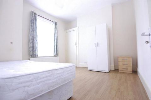 3 bedroom apartment to rent, Kensington Gardens, Ilford, IG1