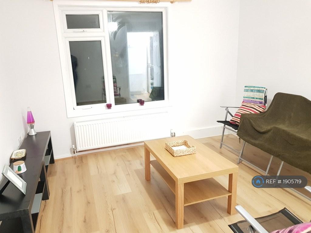 Room 2 - Lounge
