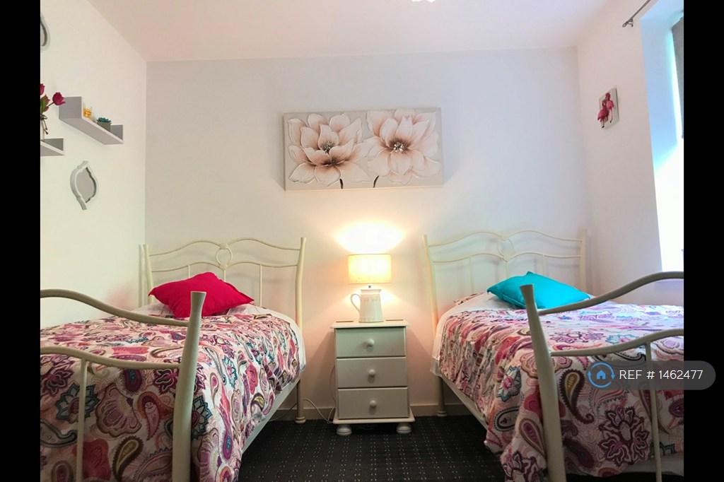 Twin Bedroom