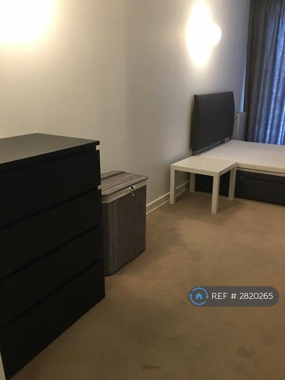 Double Bedroom Side View With Dresser/Desk Space
