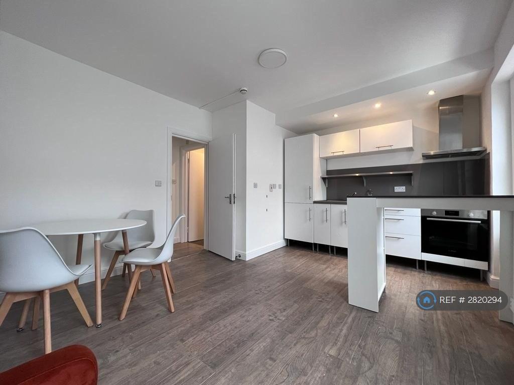 Kitchen/ Living Room