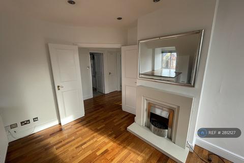 3 bedroom flat to rent, Mapesbury Road, London, NW2