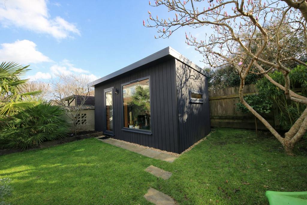 Detached Garden Offi