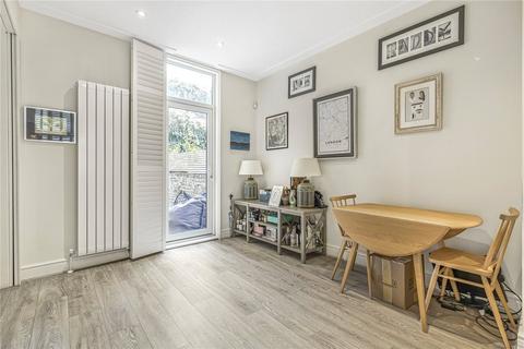 3 bedroom terraced house to rent, Burnthwaite Road, London, SW6