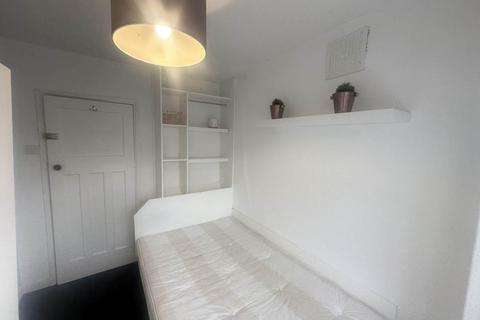 1 bedroom in a house share to rent, Eden Crescent (Room 2), West Yorkshire LS4