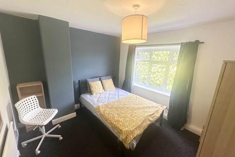 undefined, Eden Crescent (Room 4), West Yorkshire LS4