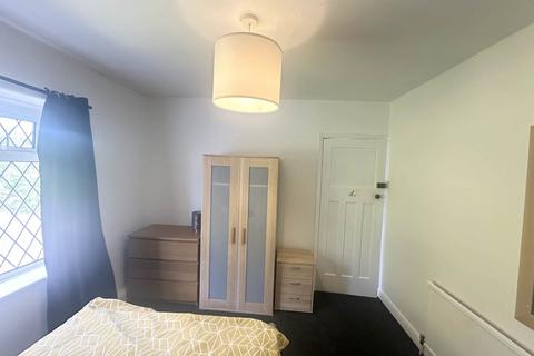 undefined, Eden Crescent (Room 4), West Yorkshire LS4