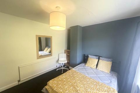 undefined, Eden Crescent (Room 4), West Yorkshire LS4