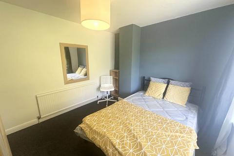 undefined, Eden Crescent (Room 4), West Yorkshire LS4