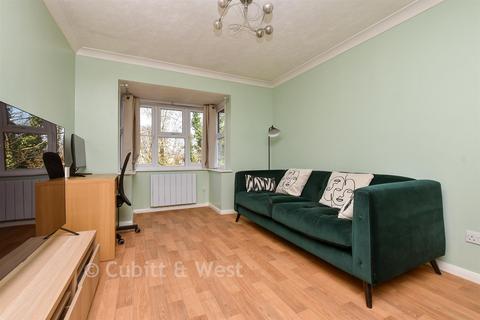 1 bedroom flat for sale, Barons Court, Wallington SM6