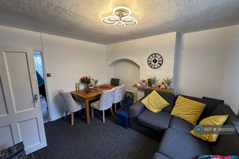 2 bedroom end of terrace house to rent, Sheppey Gardens, Dagenham, RM9