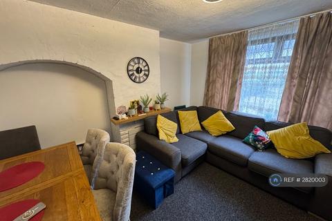 2 bedroom end of terrace house to rent, Sheppey Gardens, Dagenham, RM9