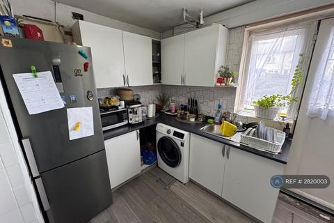 2 bedroom end of terrace house to rent, Sheppey Gardens, Dagenham, RM9