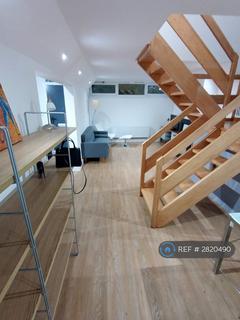 3 bedroom maisonette to rent, Thomas Baines Road, London, SW11