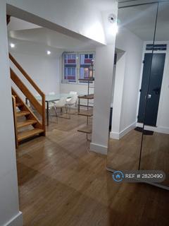 3 bedroom maisonette to rent, Thomas Baines Road, London, SW11