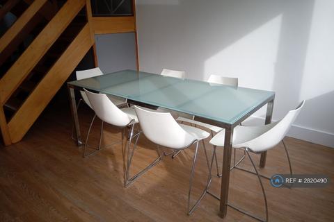 3 bedroom maisonette to rent, Thomas Baines Road, London, SW11