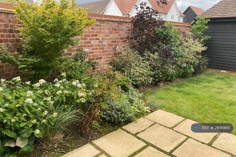 3 bedroom semi-detached house to rent, Blossom Way, Tonbridge, TN12