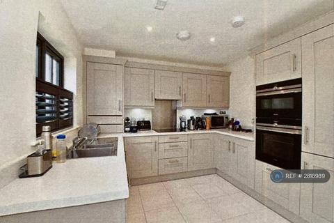 3 bedroom semi-detached house to rent, Blossom Way, Tonbridge, TN12