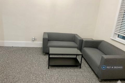 3 bedroom flat to rent, Vicarage Lane, London, E15