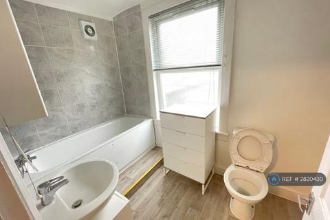 3 bedroom flat to rent, Vicarage Lane, London, E15