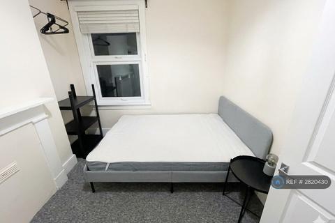 3 bedroom flat to rent, Vicarage Lane, London, E15