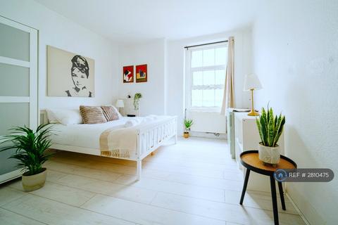 2 bedroom flat to rent, Miles Buildings, London, NW1