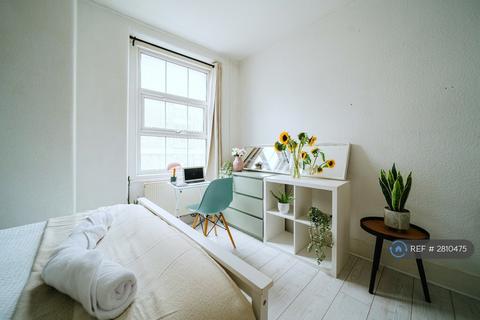 2 bedroom flat to rent, Miles Buildings, London, NW1
