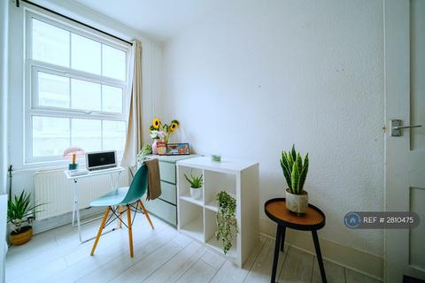 2 bedroom flat to rent, Miles Buildings, London, NW1