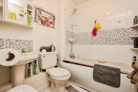 2 bedroom flat for sale, Warwick Road, Sutton Coldfield, West Midlands, B73