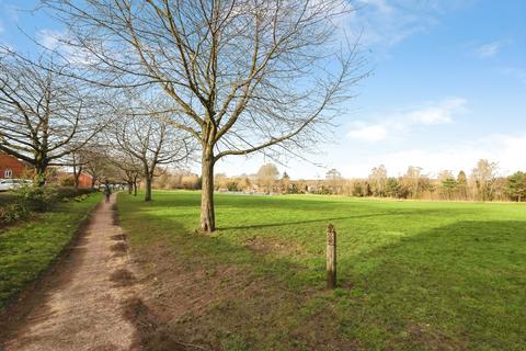 2 bedroom flat for sale, Warwick Road, Sutton Coldfield, West Midlands, B73