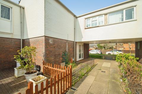Bracklesham Close, Farnborough, GU14