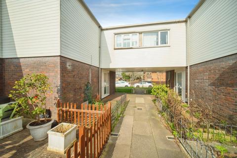 3 bedroom end of terrace house for sale, Bracklesham Close, Farnborough, GU14