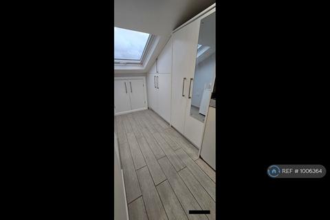 Studio to rent, Maryland St, London, E15