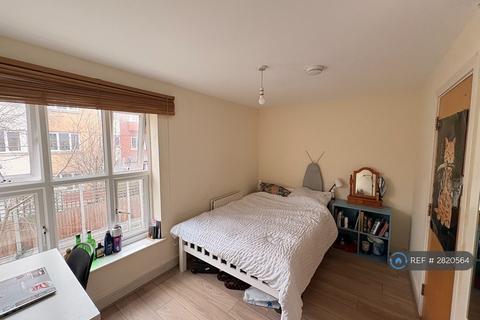 1 bedroom in a house share to rent, Franklin Place, London, SE13